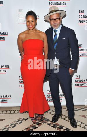 New York, USA. 19th May, 2022. L-R: Leslie Parks Bailey and Radcliffe Bailey attendThe Gordon Parks Foundation Annual Awards Dinner 2022 at Cipriani 42nd Street in New York, NY on May 19, 2022. (Photo by Stephen Smith/SIPA USA) Credit: Sipa USA/Alamy Live News Stock Photo