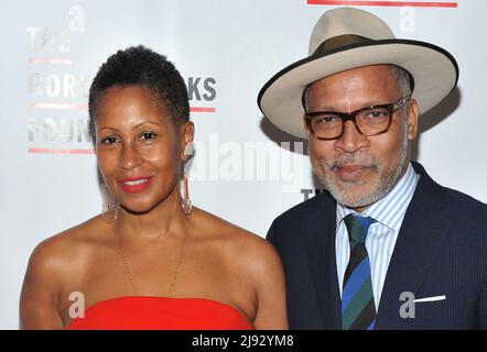 New York, USA. 19th May, 2022. L-R: Leslie Parks Bailey and Radcliffe Bailey attendThe Gordon Parks Foundation Annual Awards Dinner 2022 at Cipriani 42nd Street in New York, NY on May 19, 2022. (Photo by Stephen Smith/SIPA USA) Credit: Sipa USA/Alamy Live News Stock Photo