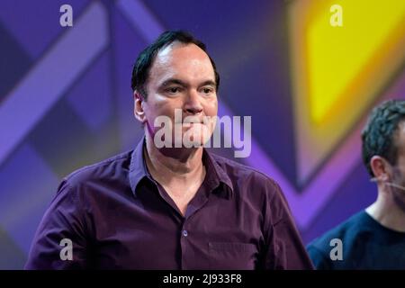 Hamburg, Germany. 18th May, 2022. Director Quentin Tarantino at the end of his performance. The OMR digital festival in Hamburg focuses on a combination of trade fair, workshops and party. Credit: Jonas Walzberg/dpa/Alamy Live News Stock Photo