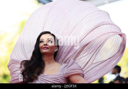 Cannes, France. 19th May, 2022. Indian actress Aishwarya Rai arrives for the screening of the film 'Armageddon Time' during the 75th edition of the Cannes Film Festival in Cannes, southern France, on May 19, 2022. Credit: Gao Jing/Xinhua/Alamy Live News Stock Photo