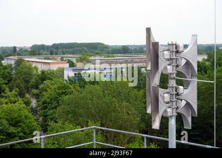 Teltow, Germany. 17th May, 2022. An alarm siren is mounted on the roof of the fire department's hose tower. Credit: Soeren Stache/dpa/Alamy Live News Stock Photo