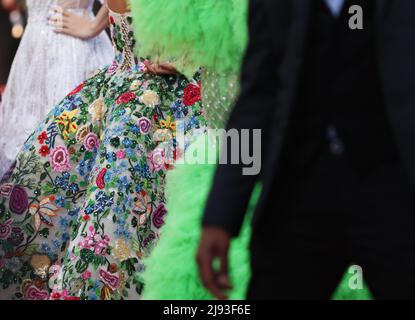Cannes, France. 19th May, 2022. Guests arrive for the screening of the film 'Armageddon Time' during the 75th edition of the Cannes Film Festival in Cannes, southern France, on May 19, 2022. Credit: Gao Jing/Xinhua/Alamy Live News Stock Photo