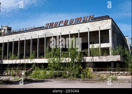 Prypiat, Kyiv Oblast, Ukraine. 19th May, 2022. Abandoned building in Prypiat as a result of the disaster at the Chernobyl nuclear power plant. (Credit Image: © Michael Brochstein/ZUMA Press Wire) Stock Photo