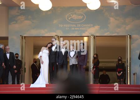 Anne Hathaway and Julia Roberts attends the 75th Cannes Film Festival 2022, Cannes May 19th, FAMA © Fausto Marci Stock Photo