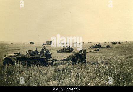 WWII WW2 german soldiers invades URSS - 5 july 1943, wehrmacht - Operation Barbarossa - offensive in Belgorod, Russia Stock Photo