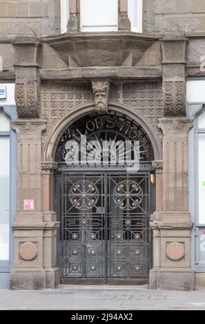 The doorway of the former Sailors Home in Dundee, Unicorn House Stock Photo