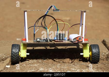 Self balancing robot made using sensors, BO motor or gear motor and a few wires kept on the ground ready for demonstration Stock Photo