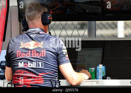 Barcelona, Spain. 20th May, 2022. Jonathan Wheatley (GBR) Red Bull Racing Team Manager on the pit gantry with can of The Green Edition Red Bull.  20.05.2022 Formula 1 World Championship, Rd 6, Spanish Grand Prix, Barcelona, Spain, Practice Day.  Photo credit should read: XPB/Press Association Images. Credit: XPB Images Ltd/Alamy Live News Stock Photo