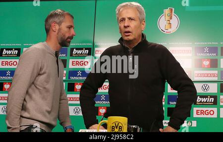 Dortmund, Deutschland. 31st Oct, 2019. firo: 30.10.2019, Fuvuball, football: DFB Pokal, season 2019/2020, BVB Borussia Dortmund - VfL Borussia Monchengladbach Mv?nchladbach 2: 1, portrait, press conference, PK, Lucien FAvre with Marco Rose Credit: dpa/Alamy Live News Stock Photo