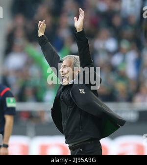 Munichgladbach, Deutschland. 02nd Nov, 2014. firo Fuvuball, football, 02.11.2014 1st Bundesliga, 1st BL season 2014/2015 BMG Borussia Mv?nchengladbach Borussia Monchengladbach Gladbach - TSG 1899 Hoffenheim jubilation Freude Spavu laughs laughs emotion goaljubel gesture gesture, BMG coach Lucien Favre, after the 3: 1 Credit: dpa/Alamy Live News Stock Photo