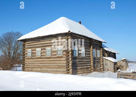 Old traditional five-wall peasant house on a frosty February day. Arkhangelsk region, Russia Stock Photo