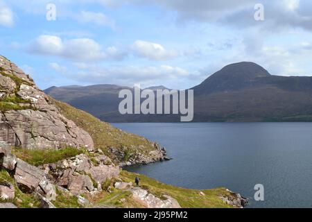 Little Loch Bloom in NW Scotland, Ross & Cromarty, overlooked by mountains Sail Mhor and further giant An Teallach. Mid May. Beautiful calm scenery Stock Photo