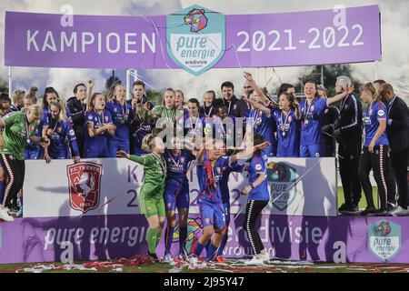 Amsterdam, Netherlands. 20th May, 2022. AMSTERDAM, 20-05-2022 ,De Toekomst, Pure Energie Eredivisie vrouwen, Ajax - Twente (women) , season 2021 / 2022,  FCTwtente champin 2021/2022after  the match Ajax - Twente (women)  2-3 (Photo by Pro Shots/Sipa USA) *** World Rights Except Austria and The Netherlands *** Credit: Sipa US/Alamy Live News