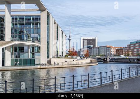 Berlin, Germany - October 18, 2021: Bank of the river Spree named Schiffbauerdamm with Marie-Elisabeth-Lueders House to the left, the television tower Stock Photo
