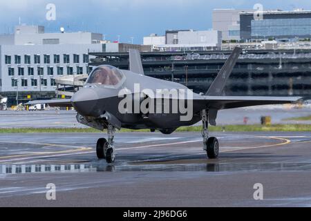 An F-35A Lightning II from Hill Air Force Base, Utah arrives at Portland Air National Guard Base, Ore. on May 19, 2022. This fighter jet is one of several to arrive at the base as they gear up to participate in the Oregon International Airshow in Hillsboro, which is set to kick off Friday, May 20, 2022. (U.S. Air National Guard photo by Staff Sgt. Alexander Frank) Stock Photo