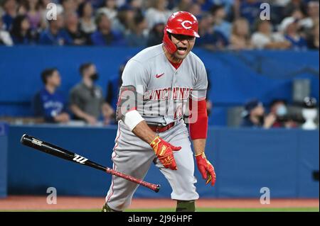 USA. 28th July, 2021. The Cincinnati Reds' Joey Votto reacts after hitting  a solo home run during the second inning against the Chicago Cubs on  Wednesday, July 28, 2021, at Wrigley Field