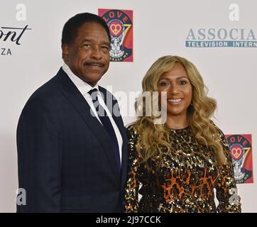 Photo: Dave Winfield and Tonya Turner Attend the Race to Erase MS