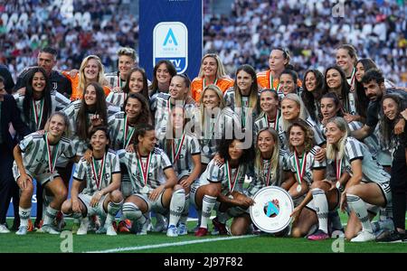 Foto  Spada/LaPresse  16 Maggio  2022 - Torino, Italia  Sport, Calcio  Juventus vs Lazio - Campionato italiano di calcio Serie A TIM 2021/2022 - Stadio Allianz Nella foto: premiazione Juventus femminile   Photo Spada/LaPresse  May 16  , 2022 - Turin ,Italy Sport, Soccer  Juventus vs Lazio -  - Italian Serie A Football Championship 2021/2022 - Allianz Stadium In the photo:  Juventus womens awards/ PRESSINPHOTO Stock Photo