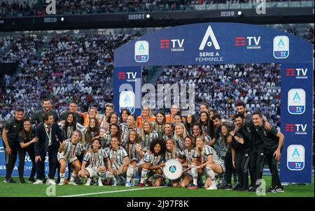 Foto  Spada/LaPresse  16 Maggio  2022 - Torino, Italia  Sport, Calcio  Juventus vs Lazio - Campionato italiano di calcio Serie A TIM 2021/2022 - Stadio Allianz Nella foto: premiazione Juventus femminile   Photo Spada/LaPresse  May 16  , 2022 - Turin ,Italy Sport, Soccer  Juventus vs Lazio -  - Italian Serie A Football Championship 2021/2022 - Allianz Stadium In the photo:  Juventus womens awards/ PRESSINPHOTO Stock Photo