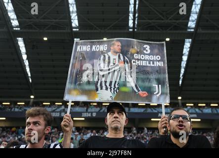 Foto  Spada/LaPresse  16 Maggio  2022 - Torino, Italia  Sport, Calcio  Juventus vs Lazio - Campionato italiano di calcio Serie A TIM 2021/2022 - Stadio Allianz Nella foto: tifosi juventus striscione chiellini  Photo Spada/LaPresse  May 16  , 2022 - Turin ,Italy Sport, Soccer  Juventus vs Lazio -  - Italian Serie A Football Championship 2021/2022 - Allianz Stadium In the photo:  juventus supporters/ PRESSINPHOTO Stock Photo