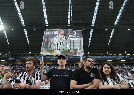 Foto  Spada/LaPresse  16 Maggio  2022 - Torino, Italia  Sport, Calcio  Juventus vs Lazio - Campionato italiano di calcio Serie A TIM 2021/2022 - Stadio Allianz Nella foto: tifosi juventus striscione chiellini  Photo Spada/LaPresse  May 16  , 2022 - Turin ,Italy Sport, Soccer  Juventus vs Lazio -  - Italian Serie A Football Championship 2021/2022 - Allianz Stadium In the photo:  juventus supporters/ PRESSINPHOTO Stock Photo