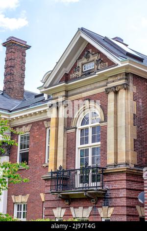 Facade feature of the Flavelle House which is part of the  Faculty of Law  in the University of Toronto Stock Photo