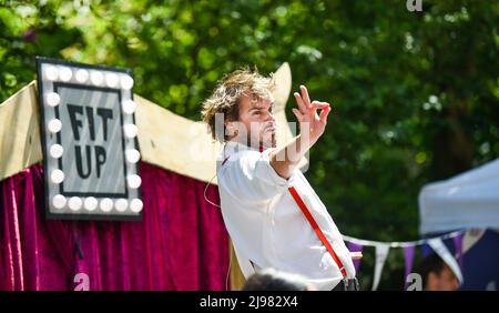 Brighton UK 21st May 2022 - Performers entertain the crowds in the Brighton sunshine during the Brighton Festival Fringe City Streets events today as the warm weather is forecast to continue over the weekend : Credit Simon Dack / Alamy Live News Stock Photo