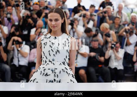 May 21, 2022, Cannes, Cote d'Azur, France: ALICIA VIKANDER and fellow cast  member attend the 'Irma Vep' photocall during 75th annual Cannes Film  Festival (Credit Image: © Mickael Chavet/ZUMA Press Wire Stock