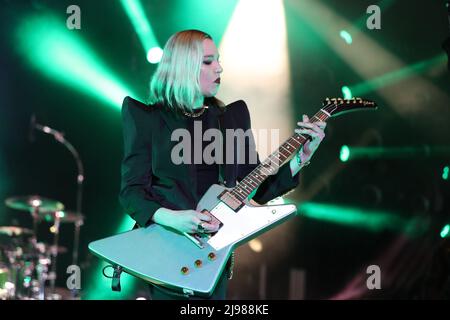 Columbus, Ohio, USA. 18th May, 2022. - Lead singer Lzzy Hale of the rock band Halestorm performs at KEMBA Live! in Columbus, Ohio. Ricky Bassman/Cal Sport Media/Alamy Live News Stock Photo