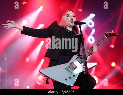 Columbus, Ohio, USA. 18th May, 2022. - Lead singer Lzzy Hale of the rock band Halestorm performs at KEMBA Live! in Columbus, Ohio. Ricky Bassman/Cal Sport Media/Alamy Live News Stock Photo