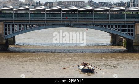 London, UK.  21 May 2022.  Participants take part in the 45th Annual Historic Barge Race, renamed the Queen’s Platinum Jubilee Race this year.  12 teams of between four & six crew members drive (steer & row) 30 ton Thames barges over a seven mile course from Greenwich to Westminster Bridge to commemorate the skills of Thames lightermen who moved freight this way along the River Thames up until the 1930s.  Credit: Stephen Chung / Alamy Live News Stock Photo