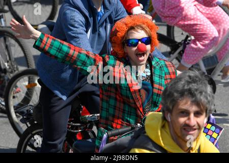 Moscow, Russia. 21st May, 2022. People take part in a bicycle festival in Moscow, Russia, May 21, 2022. The spring cycling festival started in Moscow on Saturday. Credit: Alexander Zemlianichenko Jr/Xinhua/Alamy Live News Stock Photo