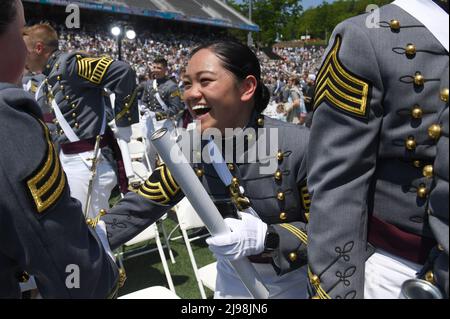 New York, USA. 21st May, 2022. Cadets celebrate after taking the Oath of Office inside Michie Stadium during the United States Military Academy West Point 2022 graduation ceremony, West Point, NY, May 21, 2022. This marks the first graduation where family members are allowed to attend in person since 2020. (Photo by Anthony Behar/Sipa USA) Credit: Sipa USA/Alamy Live News Stock Photo