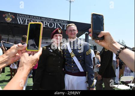 New York, USA. 21st May, 2022. Cadets celebrate after taking the Oath of Office inside Michie Stadium during the United States Military Academy West Point 2022 graduation ceremony, West Point, NY, May 21, 2022. This marks the first graduation where family members are allowed to attend in person since 2020. (Photo by Anthony Behar/Sipa USA) Credit: Sipa USA/Alamy Live News Stock Photo