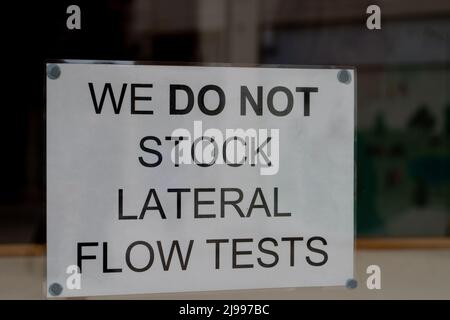 Windsor, Berkshire, UK. 21st May, 2022. A notice telling patients that Covid-19 lateral flow tests are not stocked. The Covid-19 Vaccination Centre in Windsor was closed today. Many of the centres now only open periodically as the the demand for Covid-19 vaccines has fallen, however, the Government has announced further booster jabs will be given to over 65s from the Autumn. Credit: Maureen McLean/Ģ����ý Live News Stock Photo
