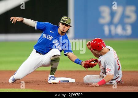 Cincinnati Reds second baseman Alejo Lopez (35) plays during the second  game of a baseball doubleheader against the Pittsburgh Pirates Tuesday,  Sept. 13, 2022, in Cincinnati. (AP Photo/Jeff Dean Stock Photo - Alamy