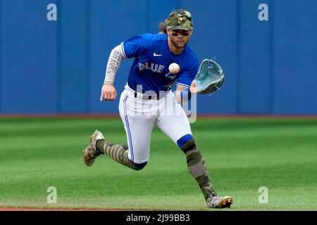 Cincinnati Reds first baseman Mike Moustakas (9) plays during the first  baseball game of a doubleheader against the Pittsburgh Pirates Thursday,  July 7, 2022, in Cincinnati. (AP Photo/Jeff Dean Stock Photo - Alamy