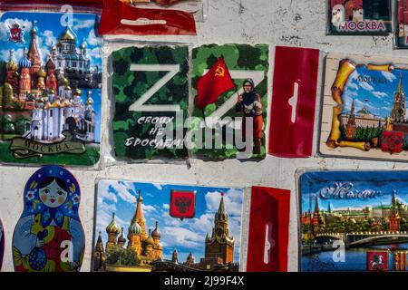 Moscow, Russia. 21st May, 2022. Sale of commemorative magnets at the walls of the Moscow Kremlin in a souvenir shop Stock Photo