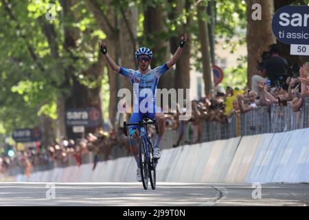 Turin, Turin, Italy, May 21, 2022, Simon Yates wins the 14th stage of the Giro d'Italia  during  Stage 14 - Santena - Torino - Giro d'Italia Stock Photo