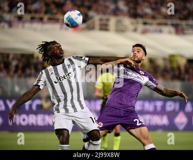 Florence, Italy. 21st May, 2022. Leonardo Bonucci of Juventus FC and  Krzysztof Piatek of ACF Fiorentina compete for the ball during the Serie A  2021/2022 football match between ACF Fiorentina and Juventus