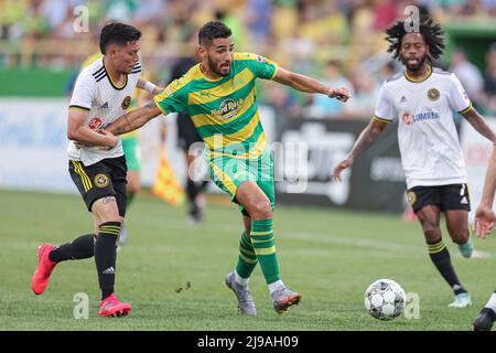 St. Petersburg, FL: Pittsburgh Riverhounds SC defender Mekeil Williams (5) and Tampa Bay Rowdies midfielder Leo Fernandes (11) race to a loose ball du Stock Photo