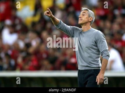 RIO DE JANEIRO, BRAZIL - MAY 21: Paulo Sousa Head Coach of Flamengo reacts  ,during the match between Flamengo and Goias as part of Brasileirao Series  A 2022 at Maracana Stadium on