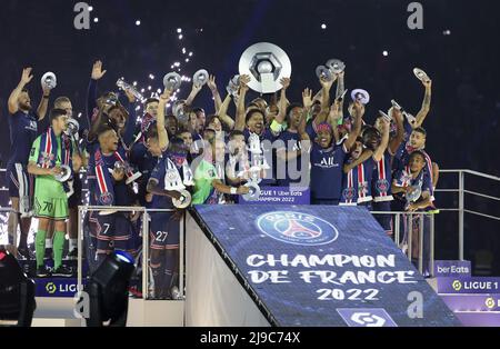 Marquinhos of PSG celebrates the victory with the supporters following the  French championship Ligue 1 football match between FC Metz and Paris  Saint-Germain (PSG) on September 22, 2021 at Saint Symphorien stadium