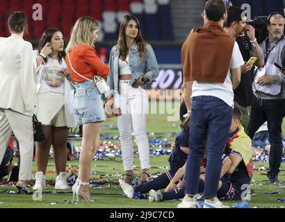 Lionel Messi's Wife Antonela Roccuzzo Pops in Sneakers at World Cup –  Footwear News