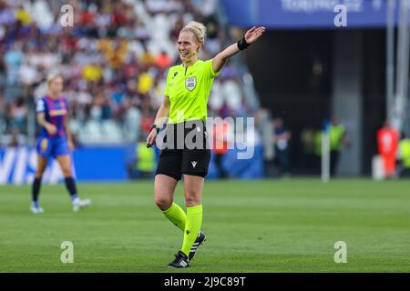 Turin, Italy. 21st May, 2022. Referee Lina Lehtovaara gestures during the UEFA Women's Champions League Final 2021/22 football match between FC Barcelona and Olympique Lyonnais at the Allianz Stadium.(Final score; FC Barcelona 1:3 Olympique Lyonnais) (Photo by Fabrizio Carabelli/SOPA Images/Sipa USA) Credit: Sipa USA/Alamy Live News Stock Photo