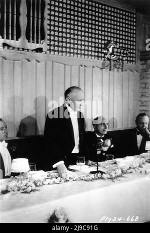 ADOLPH ZUKOR Paramount Chairman of the Board giving speech on 4th December 1936 at a Testimonial Dinner at The Trocadero in Los Angeles celebrating his 25th Anniversary in the film industry with at left Toastmaster GEORGE JESSELL and at right guests LOUIS B. MAYER and JESSE L. LASKY publicity for Paramount Pictures Stock Photo