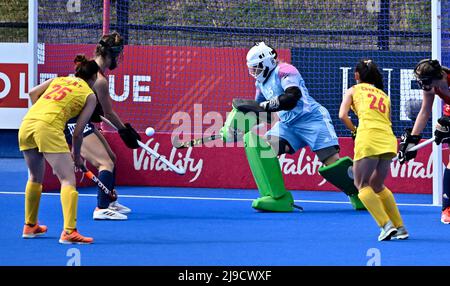 Stratford, United Kingdom. 22nd May, 2022. England V China Womens FIH Pro League. Lee Valley Hockey centre. Stratford. Yang Chen (China, 26) scores the 3rd China goal past Sabbie Heesh (England, goalkeeper) during the England V China Womens FIH Pro League hockey match. Credit: Sport In Pictures/Alamy Live News Stock Photo