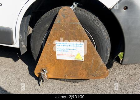 Warminster, Wiltshire, UK - May 17 2022: A wheel clamp on an untaxed vehicle Stock Photo