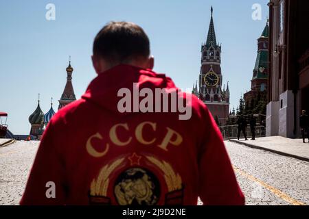 Moscow, Russia. 22nd May, 2022. a man with the coat of arms and the inscription of the USSR on his back goes to the Red Square in Moscow, Russia Stock Photo