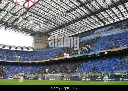 Foto Alberto Gandolfo/LaPresse 22 Maggio 2022 Milano (Italia)  Sport Calcio  Inter vs  Sampdoria - Serie A 2021/2022 - Stadio San Siro  Nella Foto: coreografia tifosi Inter  Photo Alberto Gandolfo/LaPresse 22 May, 2022 Milan (Italy) Sport Soccer  Inter vs Sampdoria - Serie A 2021/2022  - Stadio San Siro In the pic: supporters Inter(Photo: La Presse / PRESSINPHOTO) Stock Photo